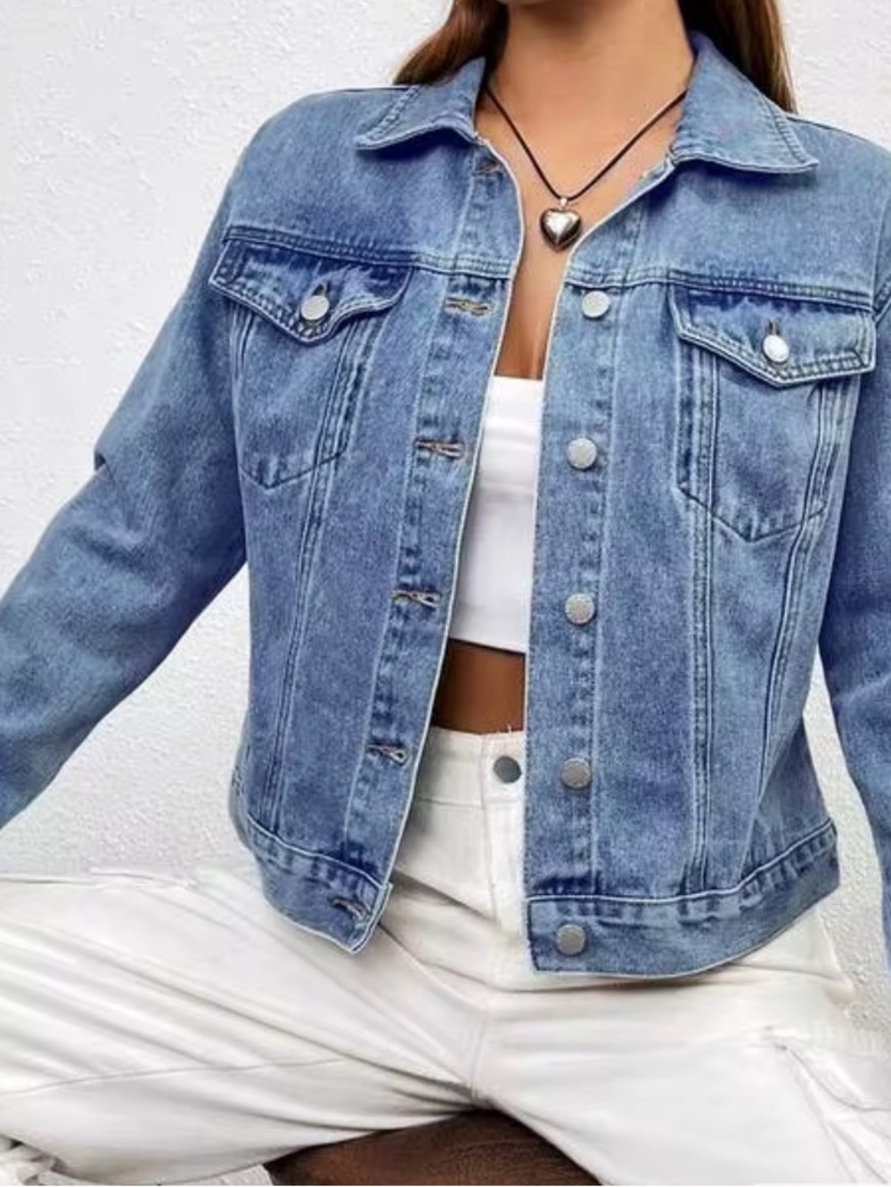 Womenโs Large Light Blue Denim Jacket with Button Front